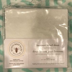 Burt’s Bees 🐝 fitted bassinet sheet. New!